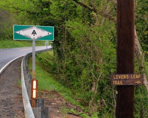 Appalachian Trail sign next to Lovers Leap Trail head
